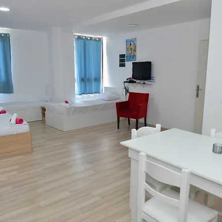 Guest house Ela Ela 3*